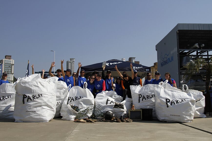 Rotas Comunicação - Meio Ambiente – Ação voluntária retirou quase 800 kg de lixo da foz do Rio Itajaí-Açú  