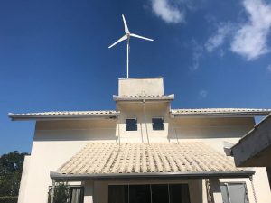 Rotas Comunicação - Energia -Residência no litoral catarinense utiliza vento para geração de energia limpa