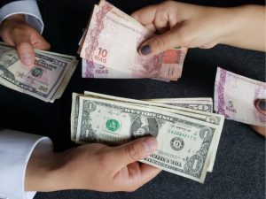 Após real ser a pior moeda do mundo no 1º semestre, dólar continuará subindo em 2020?