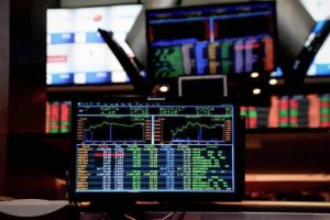 Ibovespa Futuro cai com temor de novas quarentenas e dados mistos da China; dólar futuro opera entre perdas e ganhos