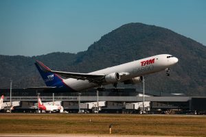 Rotas Comunicação - COMÉRCIO EXTERIOR – Nova rota de carga aérea internacional impulsiona a importação e exportação em Santa Catarina 