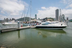 Turismo que está bombando: com R$ 1 mil você pode passar a noite em barco de luxo