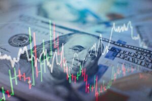 Dólar turismo no cartão pré-pago bate R$ 6,44; euro turismo chega a R$ 7,67 e libra alcança R$ 9,30. O que fazer?