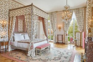 Hotel de luxo é inaugurado dentro do Palácio de Versalhes