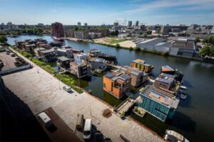 Bairro flutuante holandês exibe proposta sustentável de habitações. Conheça