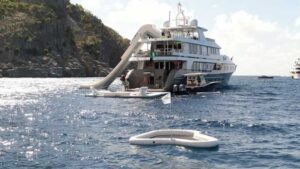 Veja como curtir seu barco e jogar golfe a bordo ao mesmo tempo
