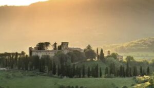Castelo de mais de mil anos se torna um hotel charmoso no norte da Itália
