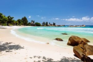 Seychelles anuncia reabertura do destino para visitantes brasileiros