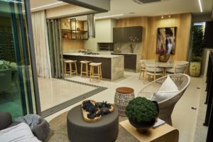 Rotas Comunicação - IMÓVEIS – Apartamento decorado traz simulação para vista da sacada inédita no Brasil