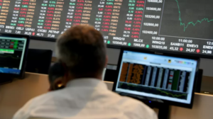 Dólar cai a R$ 5,68, após 3 dias seguidos de ganhos; Bolsa opera em alta