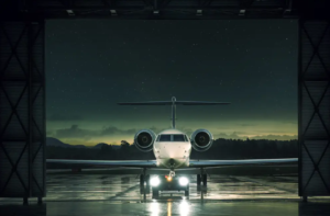 Conheça o evento de luxo que terá aviões e carrões (só para convidados)