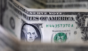 Dólar cai e Ibovespa futuro sobe em dia de recuperação no exterior; veja o que move os mercados