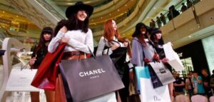 Mercado de luxo na China recua pela primeira vez em 5 anos e contraria previsões