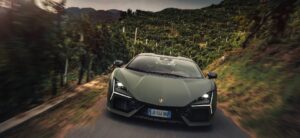 Lamborghini Revuelto é o primeiro entre os carros mais potentes à venda no Brasil em 2024
