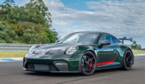 Porsche 911 chega renovado em oito versões; veja preços
