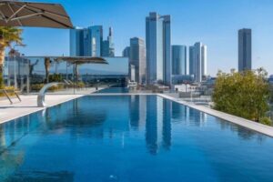 Cobertura de R$ 105 Milhões Redefine o Luxo em Frankfurt
