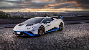 Lamborghini Huracan STO vs BMW M4 CSL, confronto de supercarros de luxo