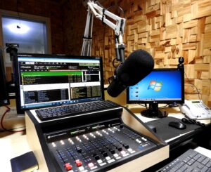Rotas Comunicação - Imprensa oficial em alta! Rádio mantém força e influência entre o público