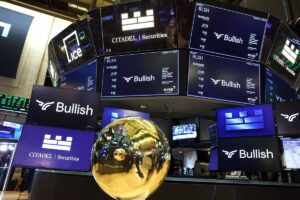 Corretora de criptomoedas, Bullish dispara 170% em estreia na Bolsa de Nova York