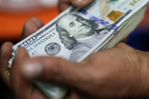 Dólar hoje recua a R$ 5,44, com IBC-Br e perspectivas de corte de juros nos EUA
