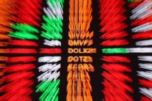 Bolsa renova recorde e dólar cai a menor valor em 15 meses com Lula e Trump